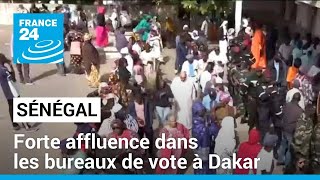 Présidentielle au Sénégal  forte affluence dans les bureaux de vote à Dakar • FRANCE 24 [upl. by Nassah698]