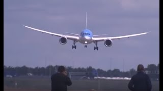 Piloot Dreamliner haalt grapje uit vliegtuigspotters in paniek [upl. by Syck521]