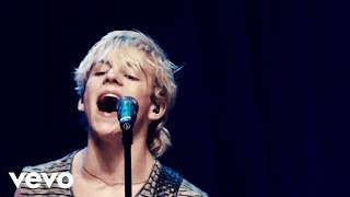 R5  Counting Stars Live In London ft The Vamps [upl. by Boff]