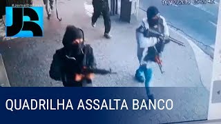 Quadrilha ataca agência bancária em São Paulo [upl. by Negyam970]