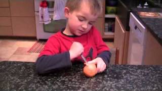 How to use the Tupperware OrangeCitrus Peeler [upl. by Hy]