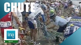 Chute sur le passage du Gois Tour de France 1999  Archive INA [upl. by Dyane]