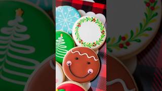 Wet on wet wreath cookie decorated with royal icing cookiedecorating royalicing christmascookies [upl. by Ayota513]