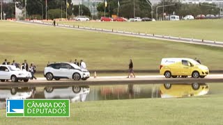 Aprovados incentivos para carros elétricos e híbridos  110624 [upl. by Arnaud433]