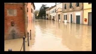 Alluvione nel pisano 31 Gennaio 2014  Ponsacco allagata [upl. by Lemraj798]