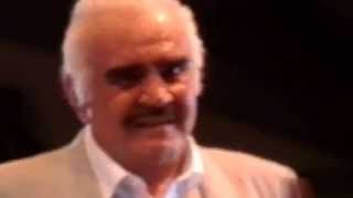 Vicente Fernandez llora en su ultimo concierto [upl. by Htebaile]