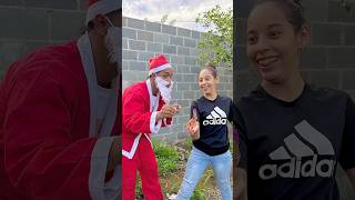 Cuando una niña trae tilos artificiales a Santa Claus 🎅🧨💥🤣 shorts navidad comedy [upl. by Yemane]