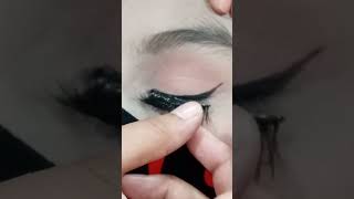 How to Apply Fake Eyelashes 😘👁️🥰 [upl. by Chastain540]