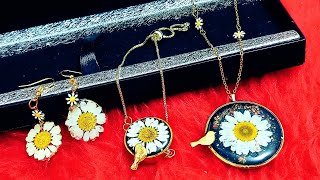 The art of making resin accessories a cute resin half set with dried chamomile flowers [upl. by Heida]