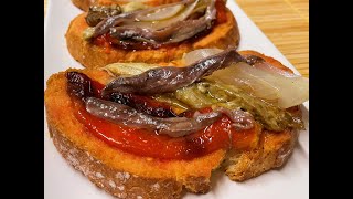 ESCALIBADA RECETA TIPICA CATALANA CON PAN CON TOMATE [upl. by Emerald]