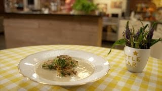 Roomsoep van paddenstoelen met verloren brood  De Keuken van Sofie  VTM Koken [upl. by Ignaz]