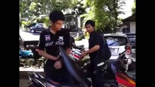 Vine Indonesia Jok motor ngajakin ributtt Vine by Bryan Furran [upl. by Karwan]