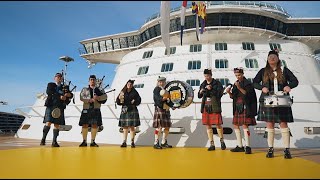 LoveGreatBritain Dudelsackband zu Gast an Bord I Mein Schiff [upl. by Nnyledam]