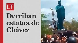 Derriban estatua de Hugo Chávez en protesta por resultados que dieron como vencedor a Maduro [upl. by Grimbald]