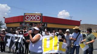 quotLadies del PRIquot golpean a manifestantes en evento de Peña Nieto en Saltillo [upl. by Nodnrb821]