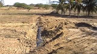 Barragem subterrânea com lona plástica Poço com anel premoldado completo [upl. by Anivlac571]