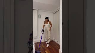 Comparo las aspiradoras Dyson V10 y la Dyson V8 [upl. by Renruojos]