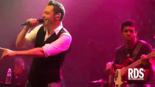 Tiziano Ferro  Xverso Lamore è una cosa swing LIVE [upl. by Airtemak]