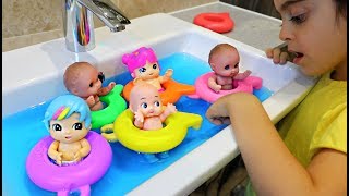 Babies Swimming in the Sink Water Colour Changing emilytube [upl. by Adneral362]