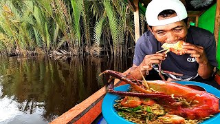 fishing and cooking giant fresh water prawns mancing dan masak menu favorit Angler Kayong di perahu [upl. by Ahsak]