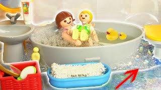 Playmobil po polsku Wesołe Przygody Bliźniaków Klary i Kuby  Kąpielowa Katastrofa Klary 🌊🛁😱🫧 [upl. by Edlitam]