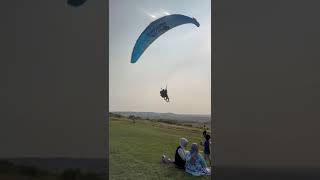 Tandem Paraglider Landing Dunstable Downs Kite Festival [upl. by Ahk]