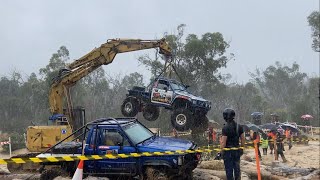 Send it in the wet On all 4s 4wd club Woodpecker 2 car challenge 4X4 competition in pouring rain [upl. by Ivek]