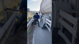 Thats One Easiest Way To Get The Wheel Off of Unit truck [upl. by Marcelia]