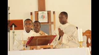 QUE SIGNIFIE LE SIGNE DE LA CROIX QUI OUVRE LES CELEBRATIONS LITURGIQUES CHRETIENNES [upl. by Artemisa]