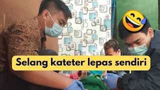 selang kateter pada anak lepas sendiri karena berontak [upl. by Lohcin]