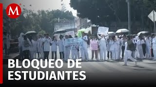 Estudiantes de Universidad de la Salud bloquean Pino Suárez y José María Izazaga en CdMx [upl. by Sheley217]