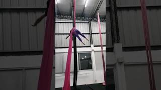 Que les parece este truco en acrotelas aerialsilks aerialist acro [upl. by Mcconnell]