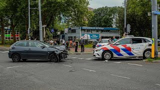 Zware aanrijding met politieauto na achtervolging op Spinozaweg Rotterdam [upl. by Attolrac]