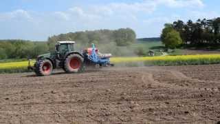 Fendt 924 Vario Favorit am Mais sähenlegen mit 8Reihen Monosem Einzelkornsähmaschine [upl. by Jairia]