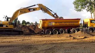 CATERPILLAR 329D BAGGER BEFREIT MAN TGA KIPPER LKW AUF BAUSTELLE DREAM MACHINES [upl. by Ssor690]