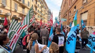 Sanità Privata a Napoli centinaia in piazza «Rinnovo urgente del contratto» [upl. by Sicular]