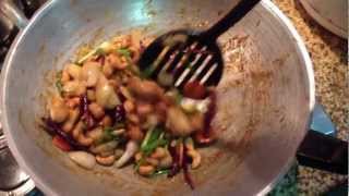 Thaise kip met cashewnoten  Kai Pad Med Mamuang  Thai Cashew Chicken [upl. by Nylimaj]