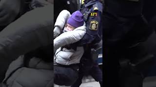 Thunberg bortburen av polis – igen [upl. by Nnayram]