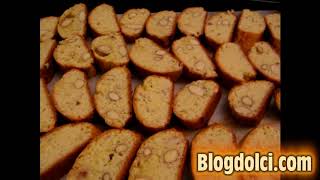 Cantucci la video ricetta della dellex pasticcere [upl. by Nalod]