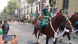 Desfile militar  Caballería contingente montado [upl. by Jim]