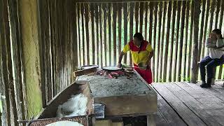 Preparación de alimentos en la selva ecuatoriana [upl. by Nigen]