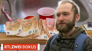 quotIch lasse mich von der Arbeiterklasse finanzierenquot  Armes Deutschland  RTL ZWEI DOKUS [upl. by Yank696]