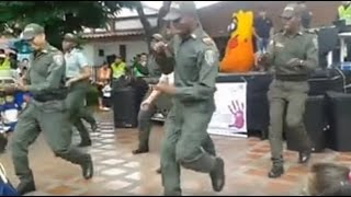 Policías Salsa Choke  Black amp White Salsa Choke 2016 Audio OficialBaile UrbanoPolicías Bailando [upl. by Diehl34]