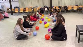 ACTIVIDADES MUSICALES CON PELOTAS [upl. by Salomone560]