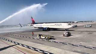 Delta 737 pilot retirement water cannon salute [upl. by Kellyann]