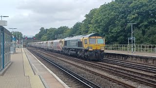 Freightliner 66504 passes Redhill Station on an aggregate train  Thursday 8th August 2024 [upl. by Corene984]