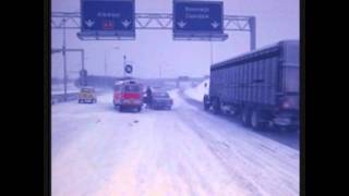 sneeuw overlast jaren 70  1979  op de snelweg [upl. by Akinajnat122]