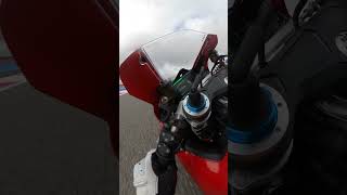 La nouvelle Ducati Panigale V4S au Paul Ricard 🤯 [upl. by Calvina]