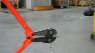 How to cut a steel chain using heavy duty bolt cutter [upl. by Moffat959]