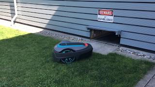 Gardena SILENO City Mähroboter Automower Mower Garage mit Tor Door [upl. by Xilef]